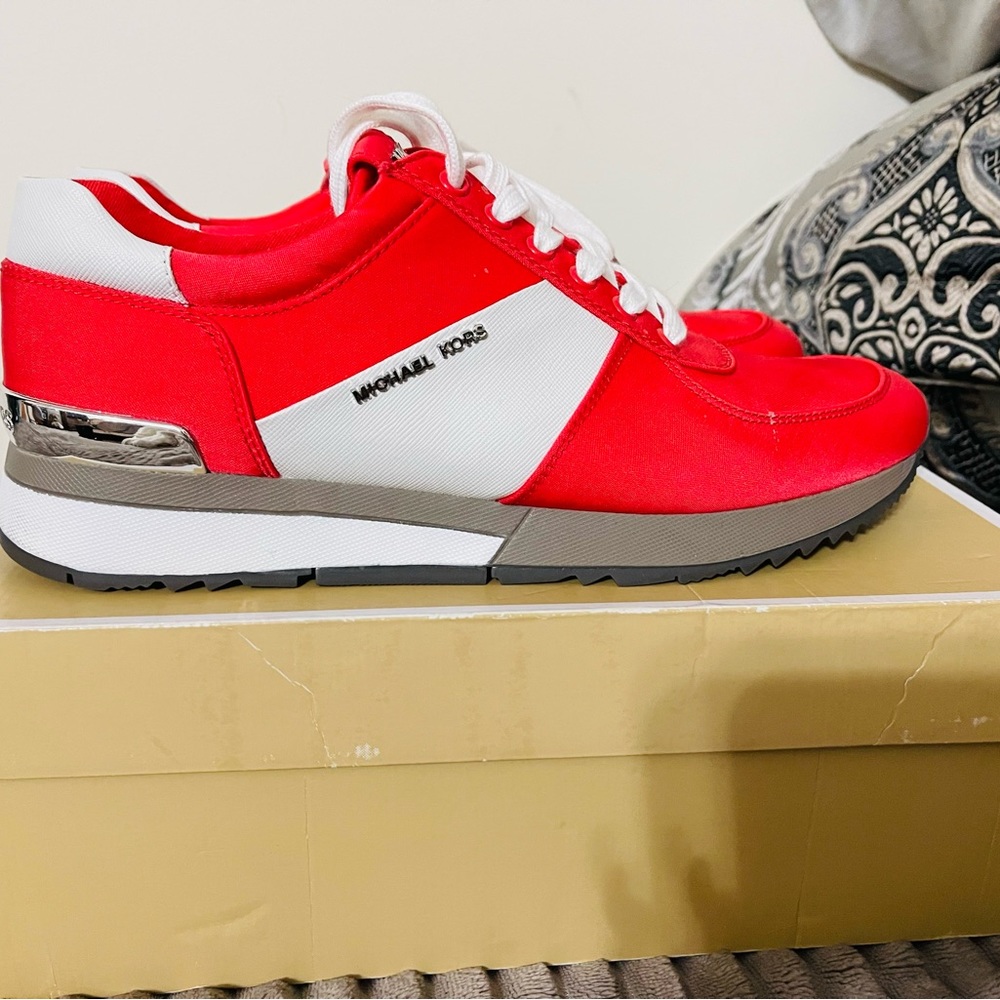 New Michael Kors Size 10